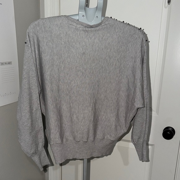 Carmen Marc Valvo Light Gray Knit Top - Picture 4 of 8